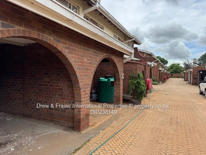 3 beds Duplex Flat available at Wansford Court for rent $1200