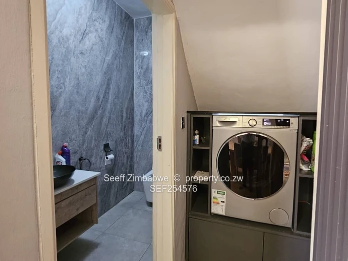 To Let: Modern 3-Bed Duplex in Helensvale | Full Solar Backup & AC