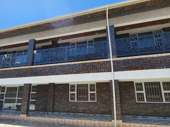 2 Bedroom Flat & Apartment