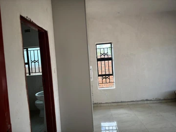 2 Bedroom Flat & Apartment