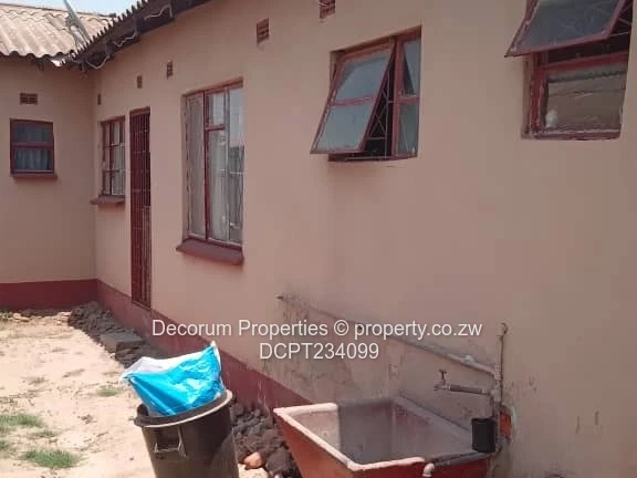 5-Bed Home on 430m² in Budiriro 5— Access Control