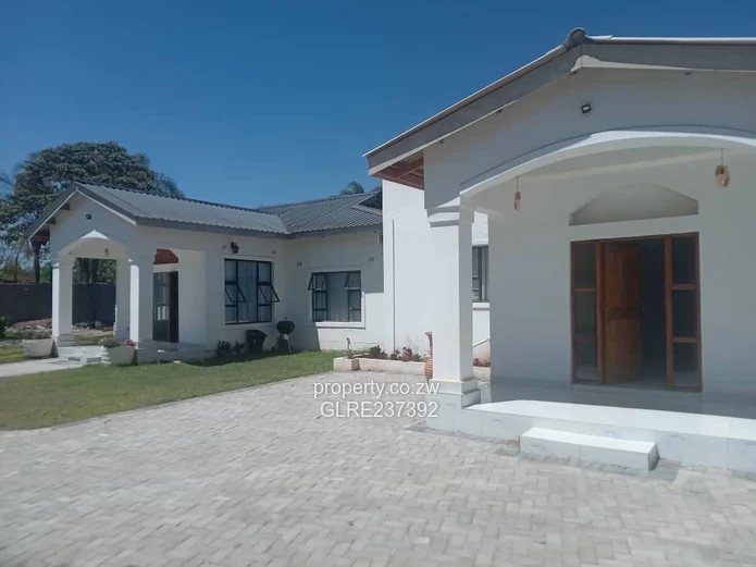 To Let Luxurious 3-Bedroom Cluster home for Rent