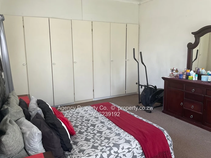 Immaculate Secure Townhouse Close To All Amenities