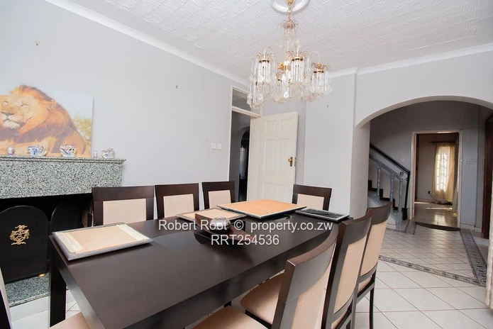 Prime 5 Bedroom Home for Sale in Helensvale