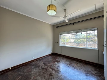 2 Bedroom Flat & Apartment