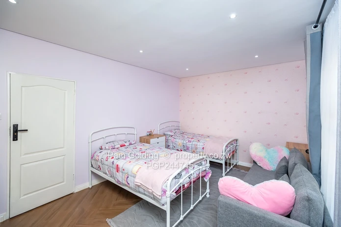 Move In Ready Compact Modern Family Home!!!! (Sole Mandate)