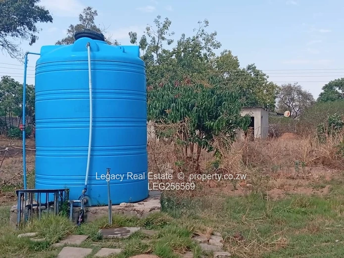 Waterfalls: 3-Bed Home, 2600m² Stand with Borehole