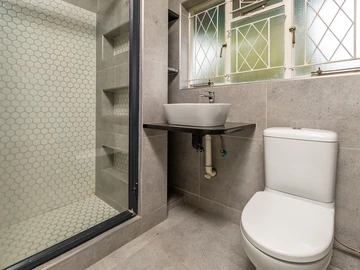 2 Bedroom Garden Flat