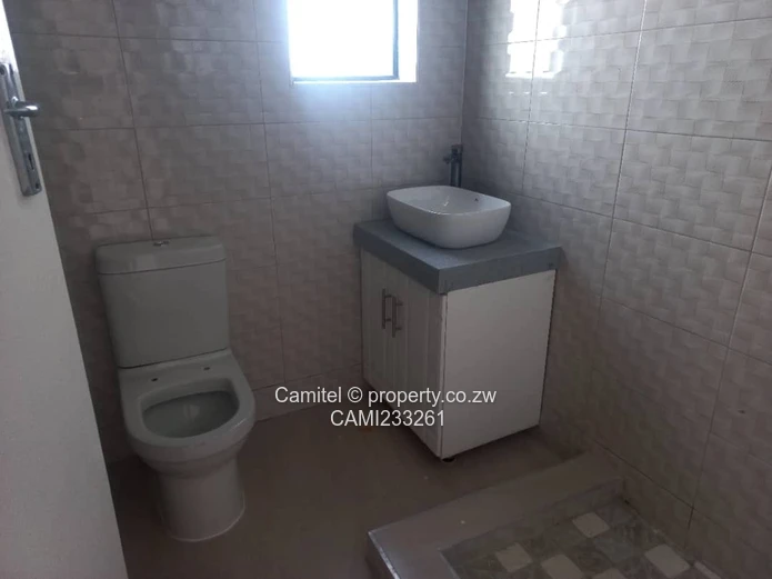 Modern 3-Bed Arlington Home - Fitted Kitchen & Water Tank