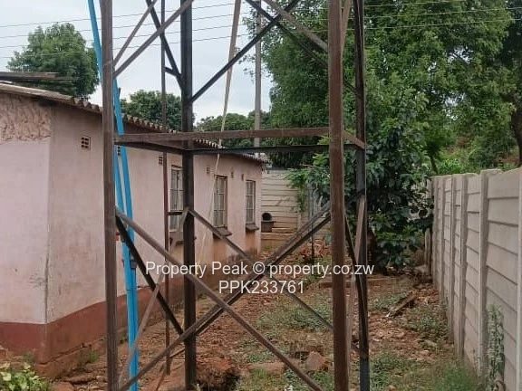 Kambuzuma section 4 house to sale