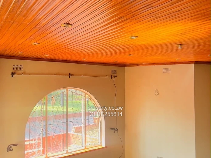Borrowdale West: 4BR Family Home with Borehole