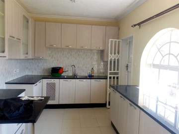 3 Bedroom Flat & Apartment