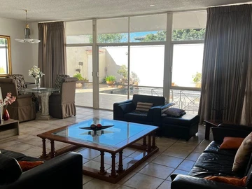 3 Bedroom Flat & Apartment