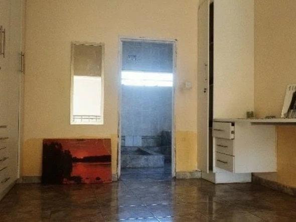 6 Bedroom House