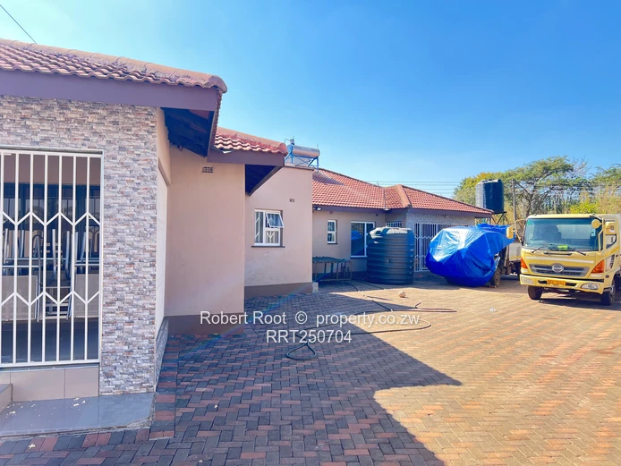 House for sale in Monavale