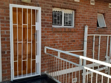 2 Bedroom Flat & Apartment