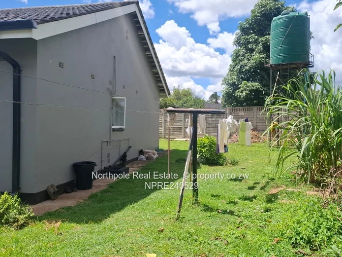 Sunridge( Perfect For Investors, With Harare Drive Frontage Close To Lomagundi Road)