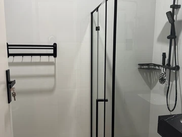 4 Bedroom Flat & Apartment