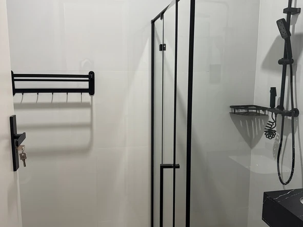 4 Bedroom Flat & Apartment