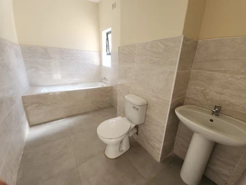 2 Bedroom Flat & Apartment
