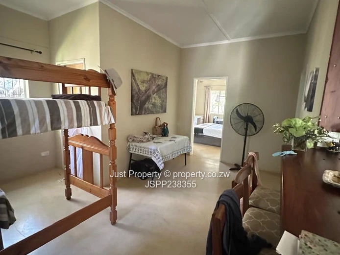 Leafy 3 Bed Victoria Falls Home with Flatlet & Garden Verandah