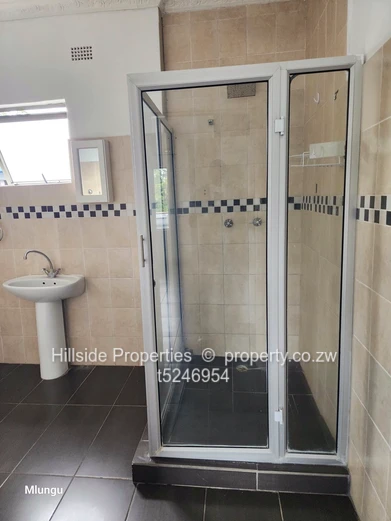 3bedroom apartment Newlands 