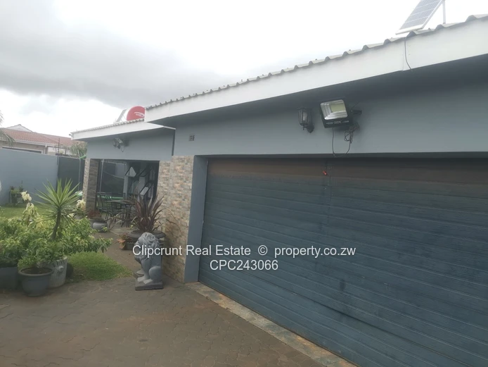 Ashdown Park - Neat and Modern House For Sale