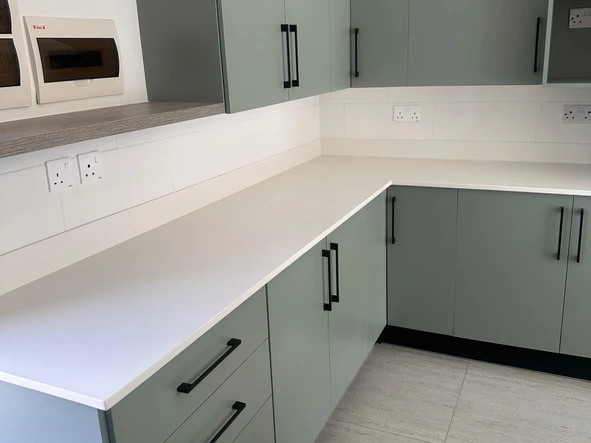 2 Bedroom Flat & Apartment