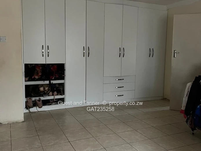 Spacious 5-Bedroom House for Sale in Pumula South – Secure & Modern Living