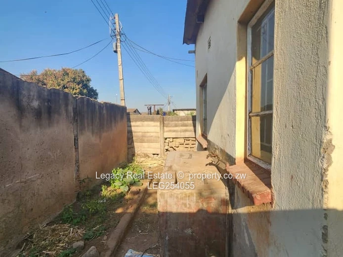 3-Bed Fixer on Main Road, Kuwadzana - Walled Yard (Sole Mandate)