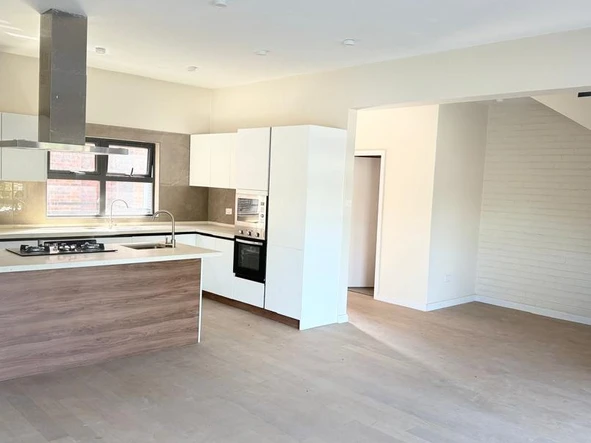 3 Bedroom Flat & Apartment