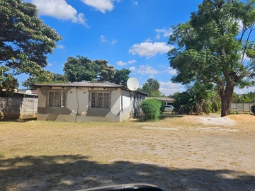 2 Bedroom Flat & Apartment