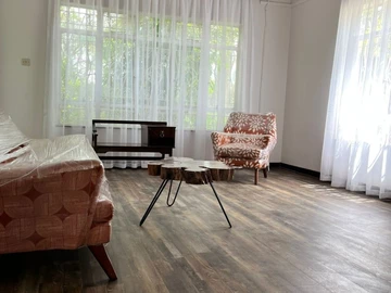 2 Bedroom Flat & Apartment