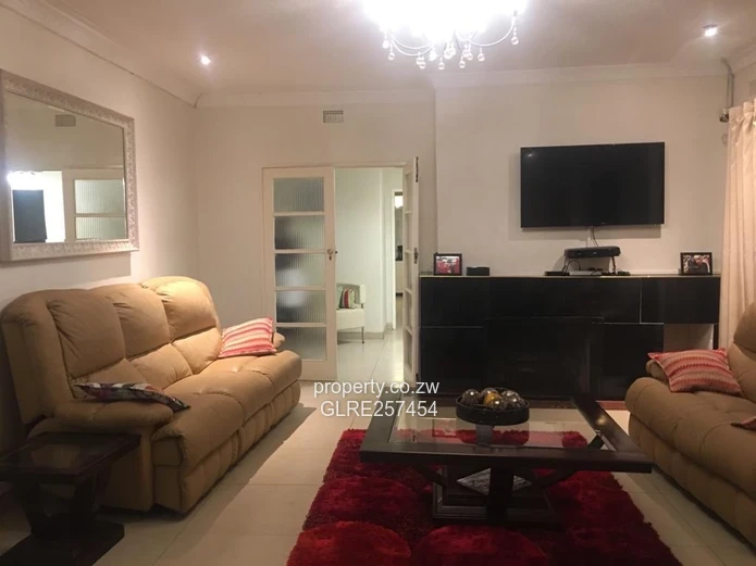 Alexandra Park - 4BR Family Home, Pool & Borehole