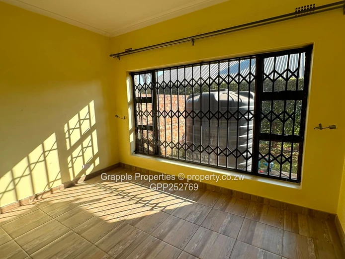 Westgate Adlyn Neat 2 bed garden flat
