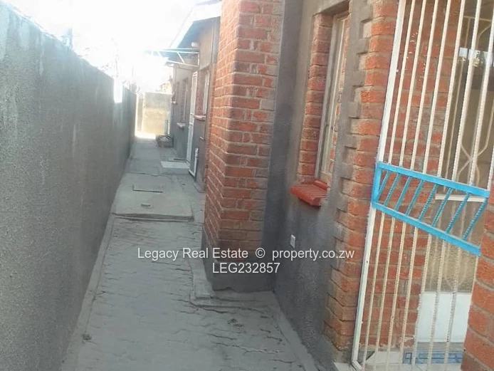 Chitungwiza Unit L Extension – 4-Bedroom House for Sale