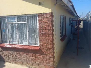 Stunning 4-Bedroom Townhouse Complex for Sale in Seke, Fully Furnished!