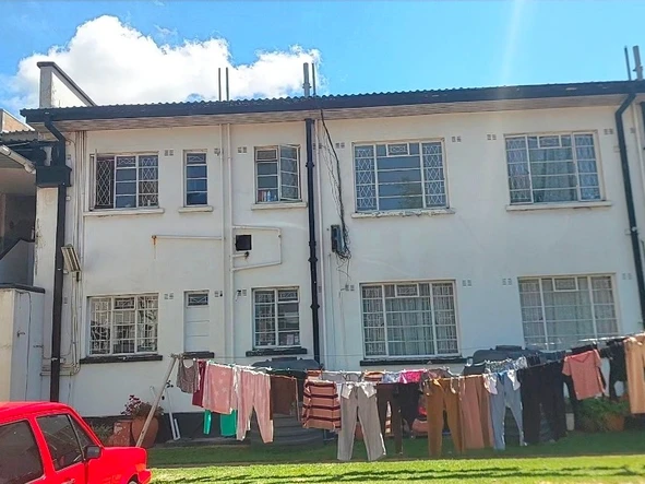 2 Bedroom Flat & Apartment