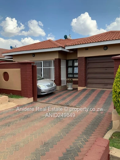 Stylish 3-Bed Madokero Home — Borehole & Garage