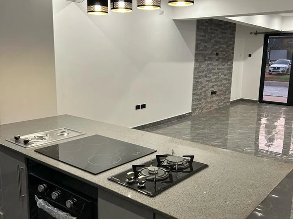 3 Bedroom Flat & Apartment