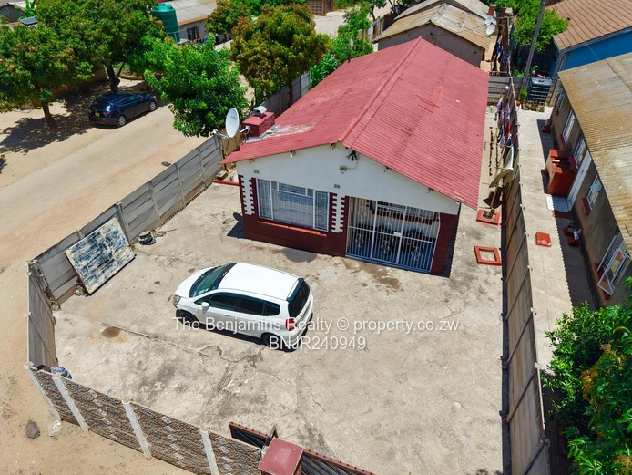 Budiriro's hidden gem - 4-bed beauty with style and space! (Sole Mandate)