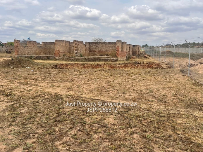 6-Bedroom Unfinished Home on 2,500m² in Zvimba (Sole Mandate)