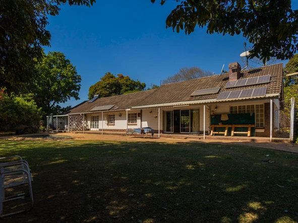 Home With A Cottage In Quiet Close