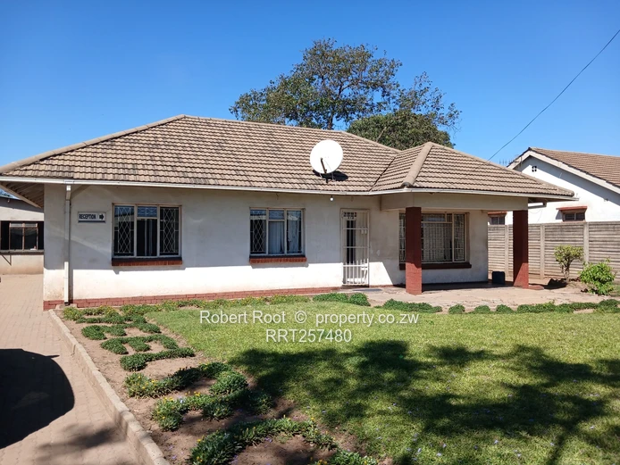 Houghton Park 3-Bed Bungalow — Walled, Paved & Staff Quarters (Sole Mandate)