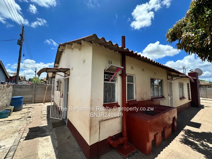 Budiriro's hidden gem - 4-bed beauty with style and space! (Sole Mandate)