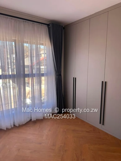 Spacious 4-Bed Furnished Glen Lorne Flat with Pool