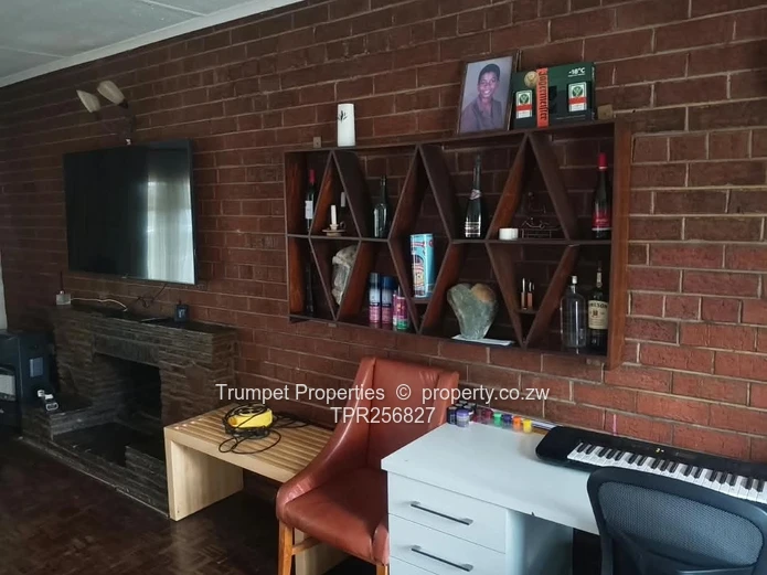 Neat 3-Bed Cranborne Home — Borehole and solar back up