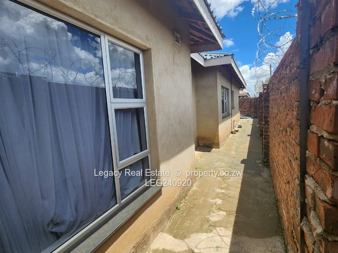 Granary Home with 2 Ensuites, Solar & Borehole