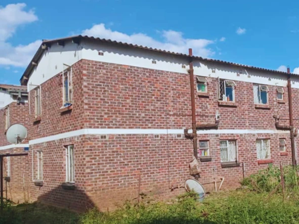 2 Bedroom Flat & Apartment