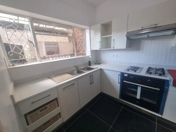 2 Bedroom Flat & Apartment